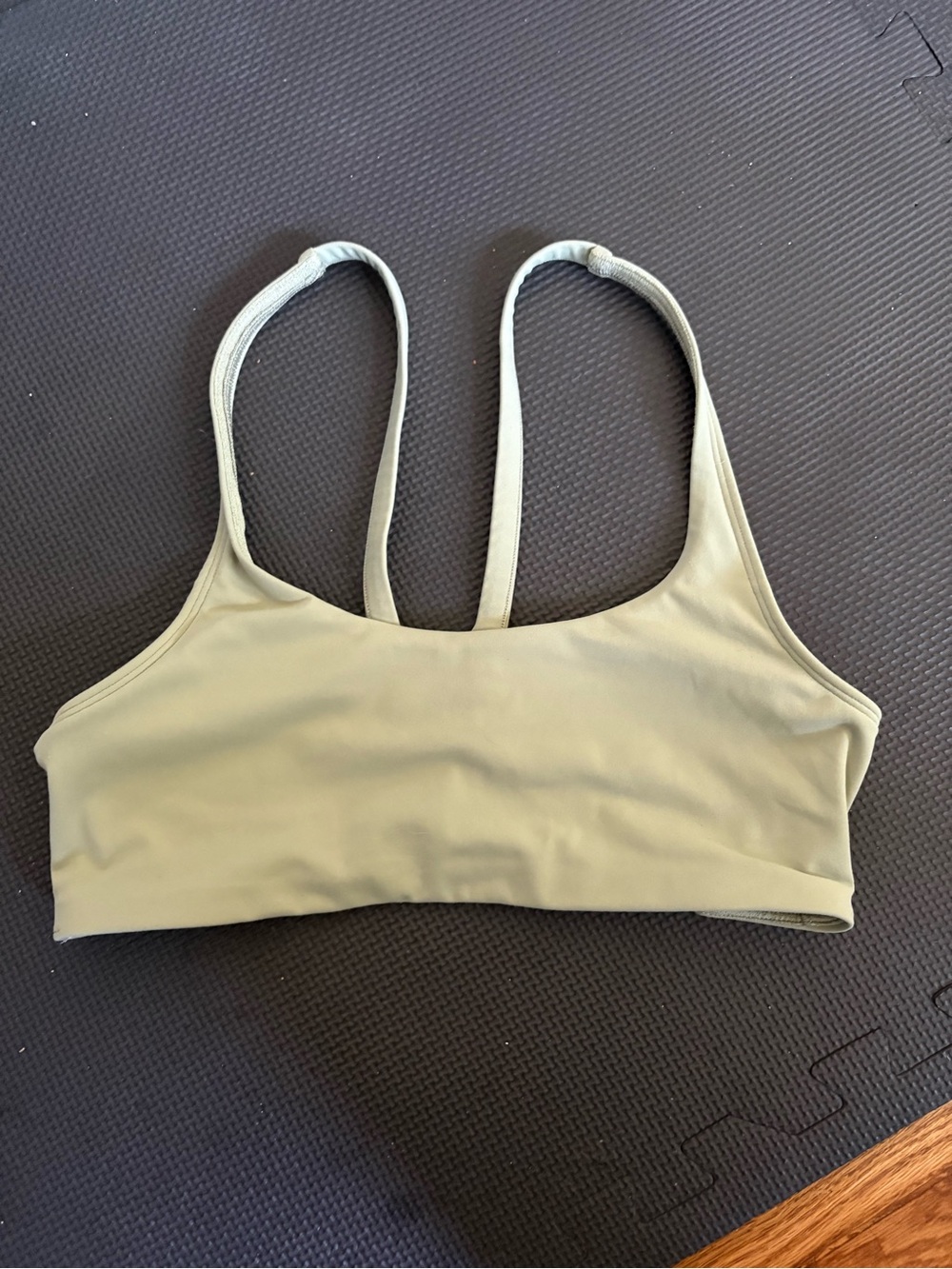 Vuori Yosemite Light Green Strappy Sports Bra Size XS